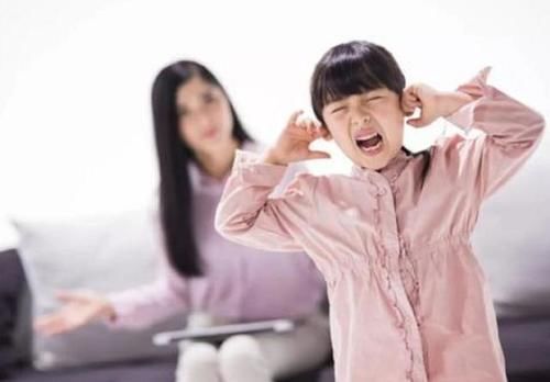 爸爸|“手机就那么重要吗”女儿渴望父爱怒砸手机，父亲一巴掌酿成惨剧