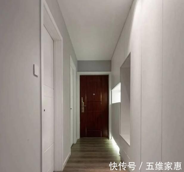 背景墙|参观135平米新房装修,完工效果比样板房漂亮,客厅大飘窗超实用