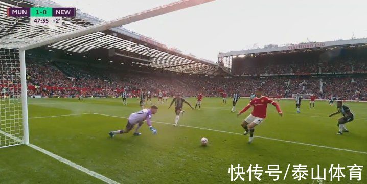 C罗|曼联4-1登上榜首！多动图还原C罗两球，双喜临门这才是梦幻时刻