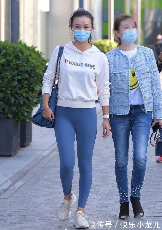 时尚 优雅动人的打底裤装扮很有时尚感,分分钟展现出优雅范,舒适时尚