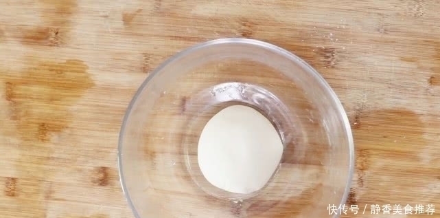 糯米粉开水一烫,两手一捏,自己一餐可以吃30个