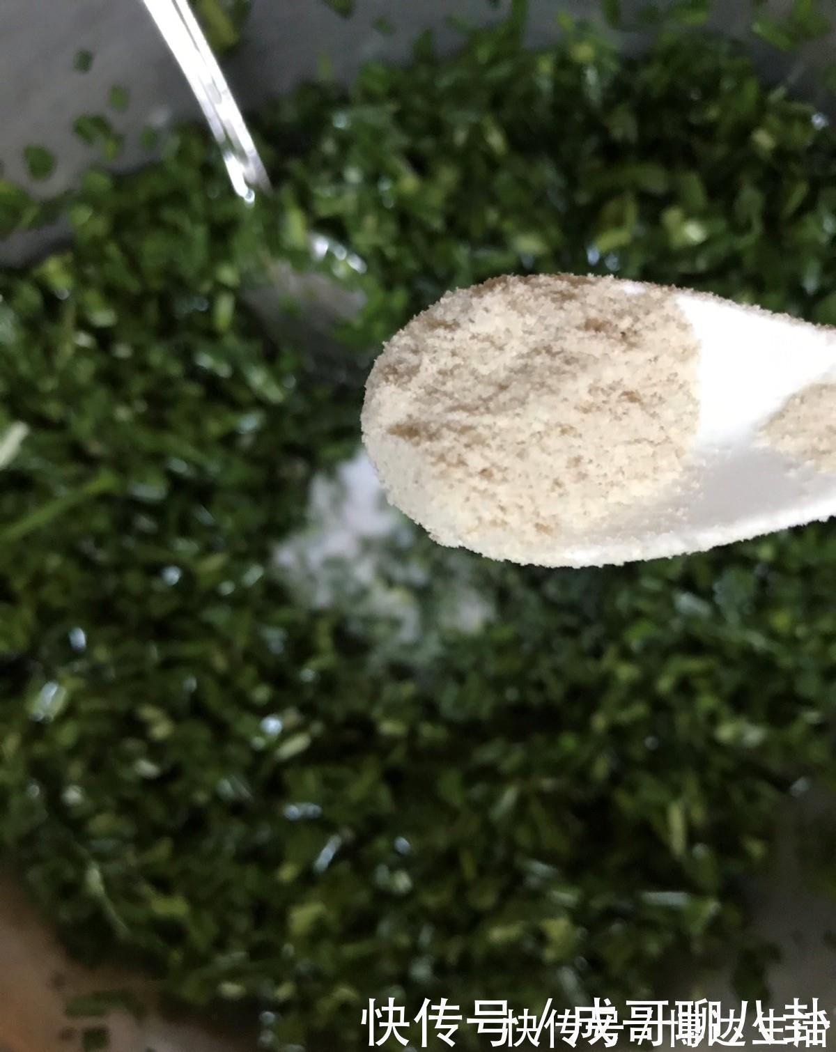 调味料|爱吃韭菜盒子的看过来,学会这个做法就够了,个个薄皮大馅真美味