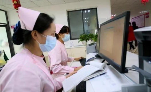 字眼|爸爸给儿子取名“王凡”,护士登记时多写一笔,宝妈大喜:不改了