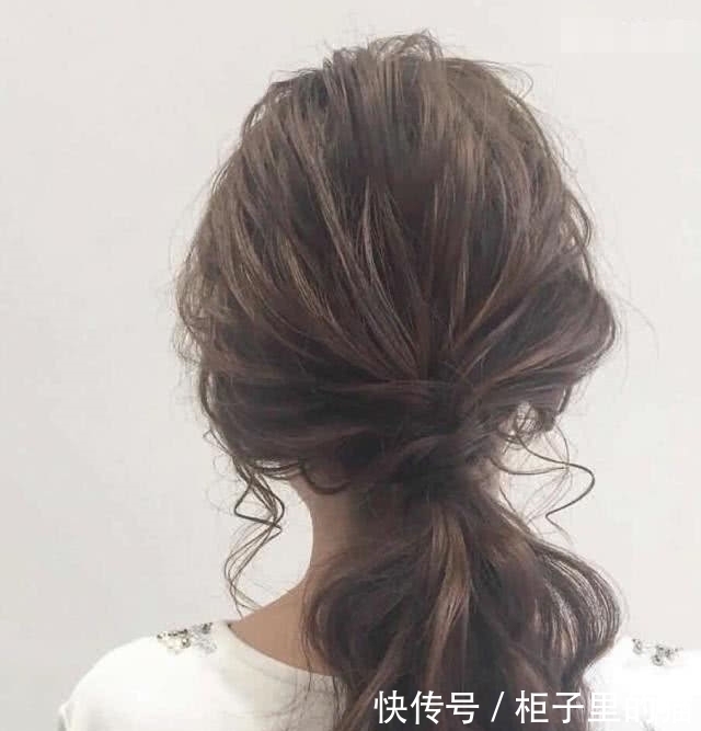 头发|女生别总散着头发,这六款懒人扎发款款好看减龄,男朋友爱第五款