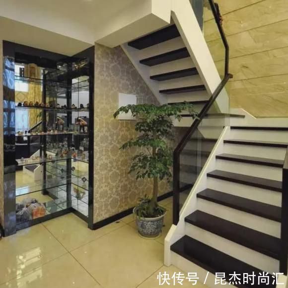 齐家云云|有创意的转角楼梯装修设计,能提升装修档次!复式空间学起来