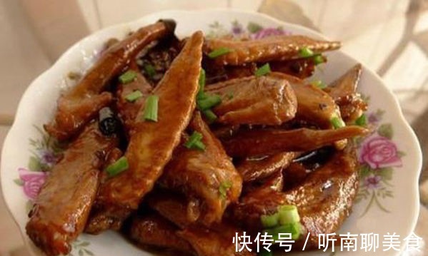 中国人|美食推荐干煸豆角，香辣小炒肉，红烧翅尖，剁椒蒸鲤鱼的做法