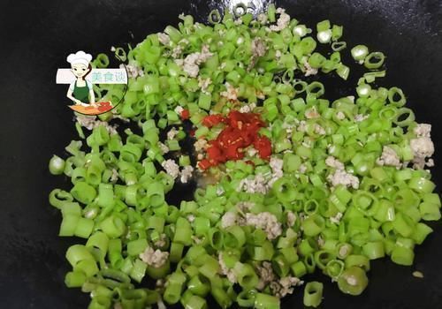 最通便的不是芹菜，而是它2块钱一斤，一周吃3次，润肠排黑宿便