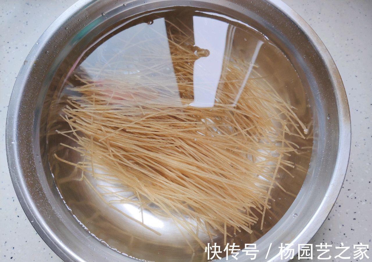 家常肉末粉条，做法简单，粉条爽滑，肉末鲜香，下饭又解馋