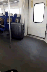 |搞笑动图:沙雕同学回宿舍快速上床睡觉!