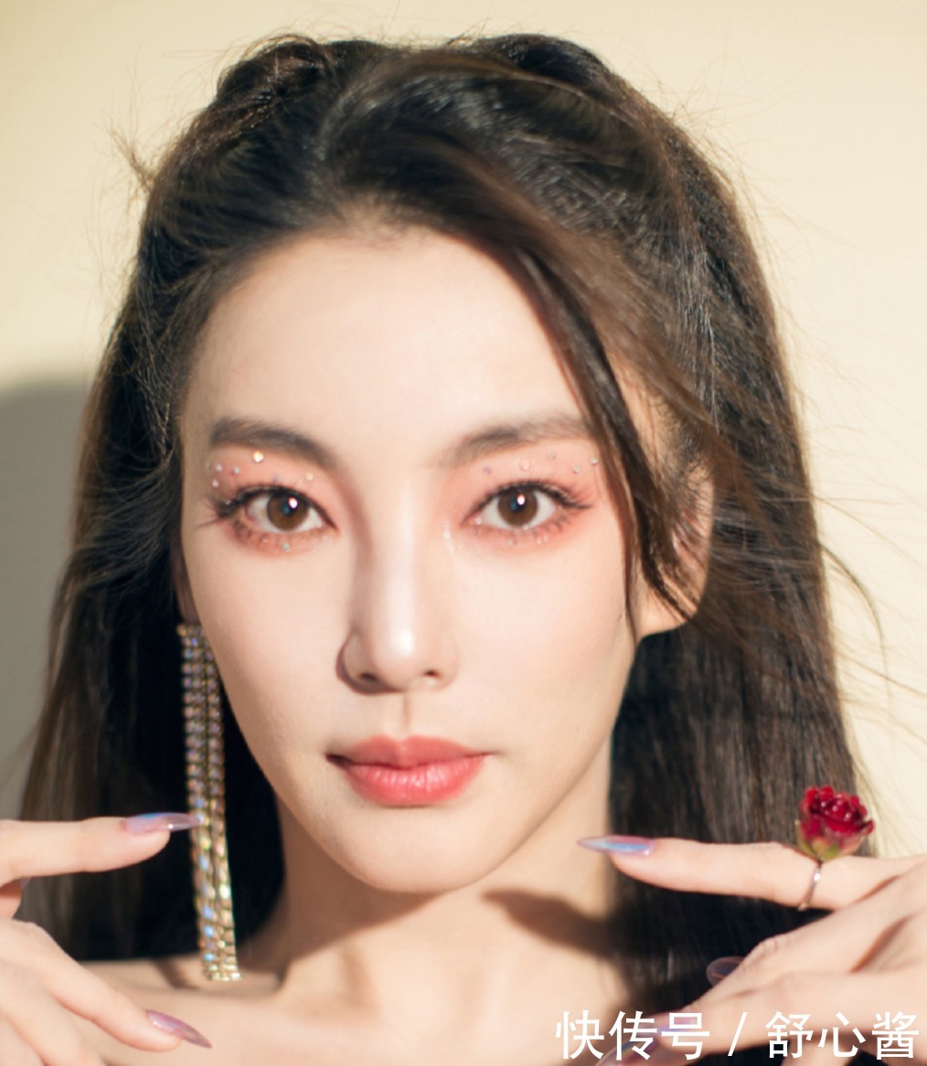  跳舞|唱歌跑调，跳舞顺拐，演员张雨绮凭什么在唱跳综艺翻红？