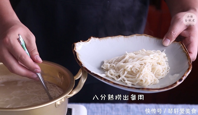 面条|上班族快来学学,这样做酱油炒面又快又好吃,以后不用点外卖了