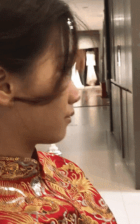 |搞笑GIF趣图:人家是闹伴娘,你怎么逗新娘?