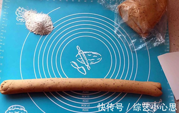 红糖馒头这样做,配方比例看下面,馒头香软蓬松,比买的好吃多了