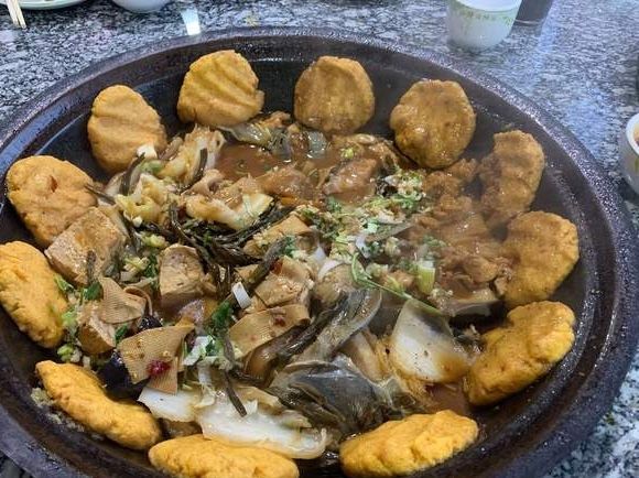 炖鱼去腥，别只会用料酒啤酒，多加一勺它，肉嫩无腥味，香飘满屋