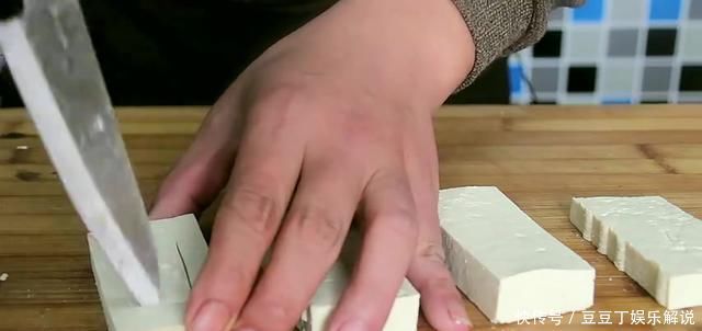 豆腐最好吃的做法,加3个鸡蛋,比麻婆豆腐还好吃,家里人都爱吃