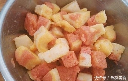 吃法|剩馒头又有新吃法,简单2步易操作,上桌2分钟被抢光,比肉还香