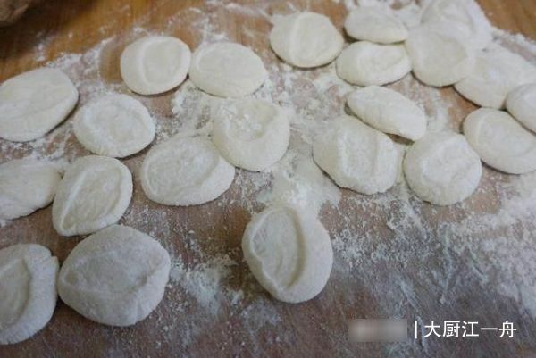 饺子|三伏天包饺子，白菜韭菜靠边站，我家就爱吃这馅，鲜嫩又多汁