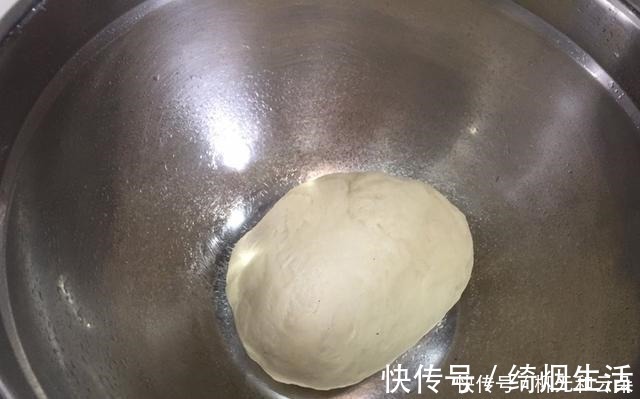 蒸馒头，别只加酵母！学会加“2白”，馒头凉了也不硬，又白又香
