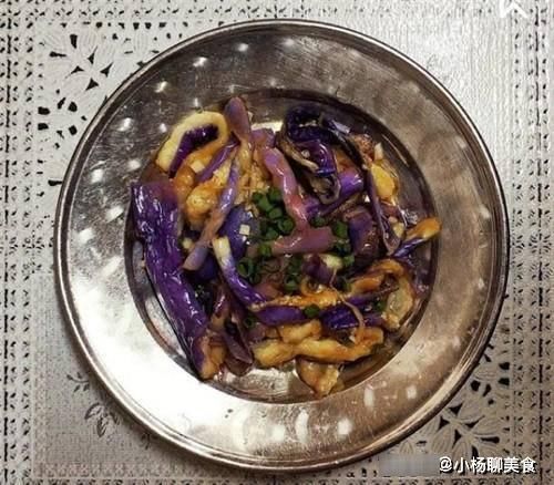 凉拌汁|茄子不油腻吃法，不炸不炒不费油，清爽下饭，家里茄子都不够吃