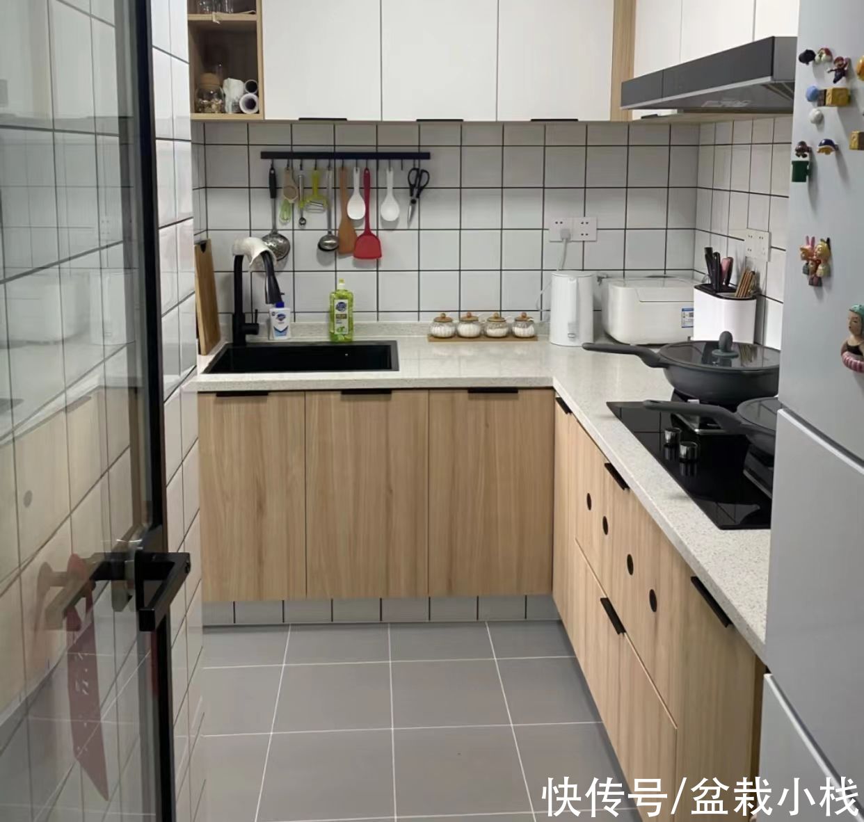 吊轨|厨房推拉门我换了3次，才搞明白是吊轨好还是地轨好，建议你看看