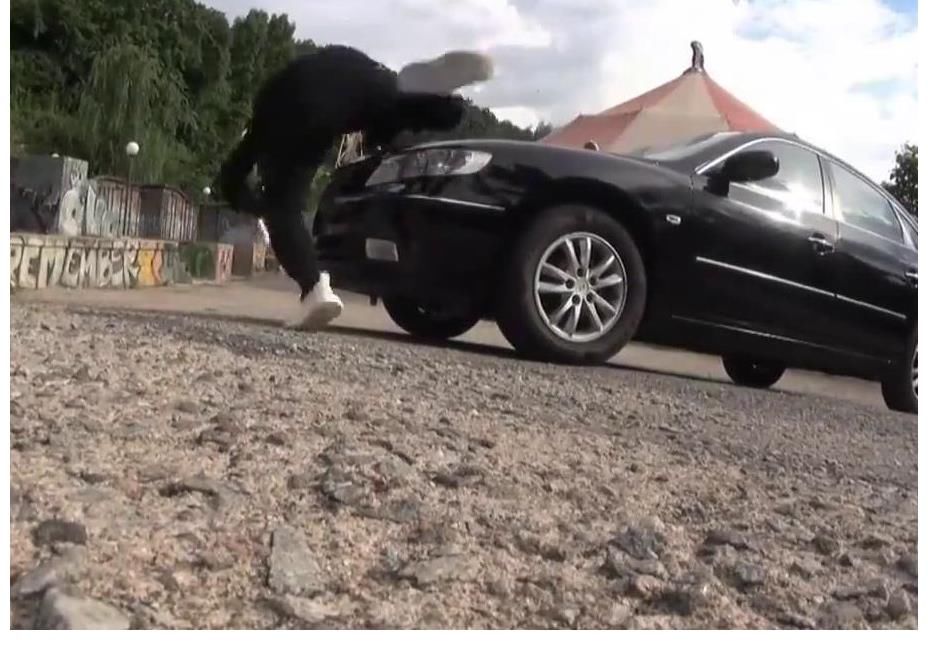 看到金鐘國被車撞的視頻后，哈哈說話都結巴了，RM番外篇真會玩