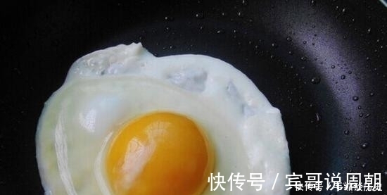 白糖|煎荷包蛋,只会加油就太傻了,油里加点它,鸡蛋完整不破还不粘锅