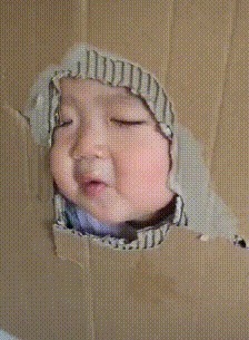 纸箱|宝宝吃饭到处乱爬,爸爸打造“囚笼”限制宝宝,妈妈看后拍手称赞