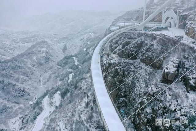 老年|山东迎牛年初雪：空中视角看淄博潭溪山秒变“童话世界”