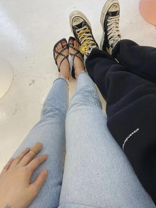 参考价格 翻了身的“土味凉鞋”,这次成了时髦精心中的C位