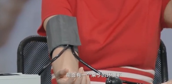 袖带|老人量血压，10个里有9错！四个细节不注意，等于白量