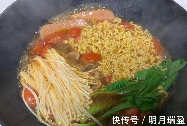 天冷早餐就馋这碗面，10分钟搞定，一碗下肚浑身都暖和，赞