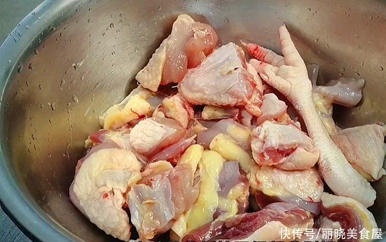 炖鸡汤，切记“三放”“三不放”的小窍门，汤鲜味美，好喝无腥味