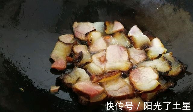 腊肉|8月吃什么这道家常菜占有一席之地,下酒下饭!