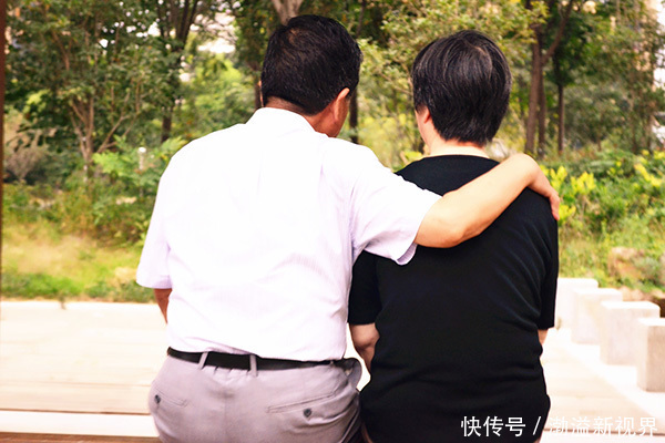 年龄|女性进入更年期最佳年龄是多少岁？若能在这个年龄绝经，值得恭喜