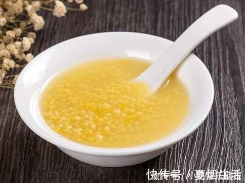 熬小米粥有窍门,不能直接加水煮,牢牢记住2点,米粥又香又浓稠