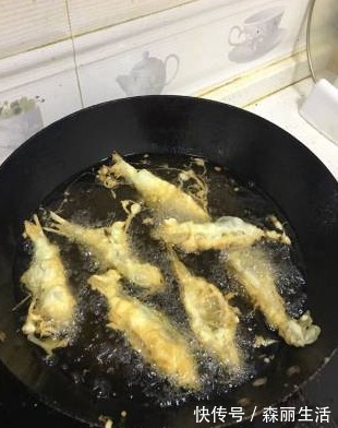 面粉|炸鱼时,用淀粉好还是用面粉好教你3个小技巧,酥香入味不腥