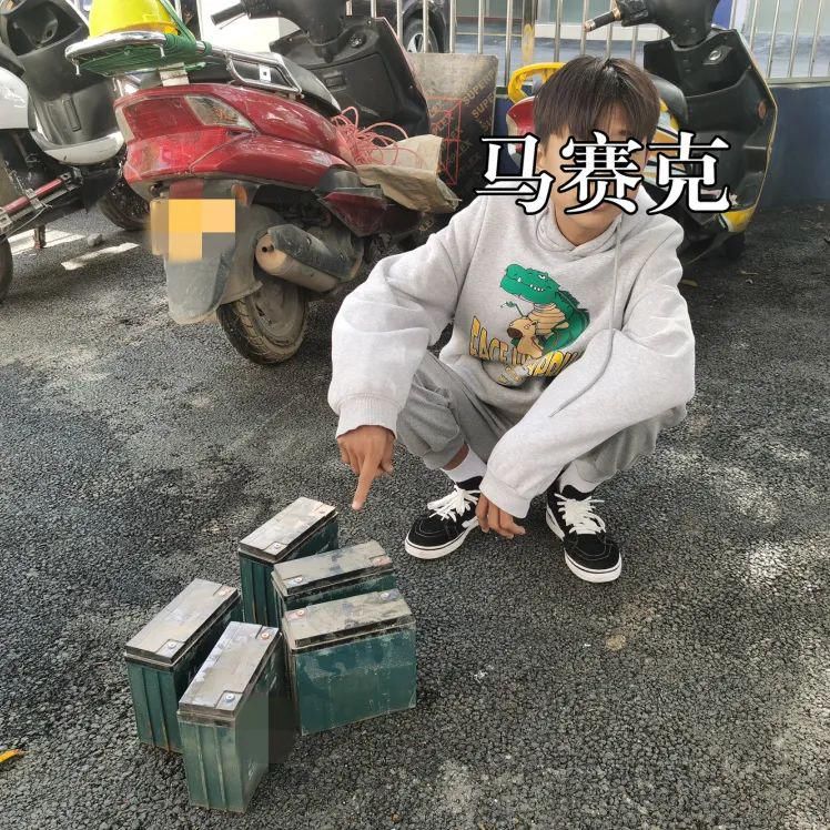 盗走|利刃行动︱盗走电车只要电瓶遗弃电车?蜀黍人、车、电瓶都要!