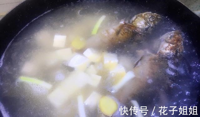 鲫鱼|“霜降一碗汤，不用医生帮”，这碗汤润喉降噪还暖胃，老少皆宜！