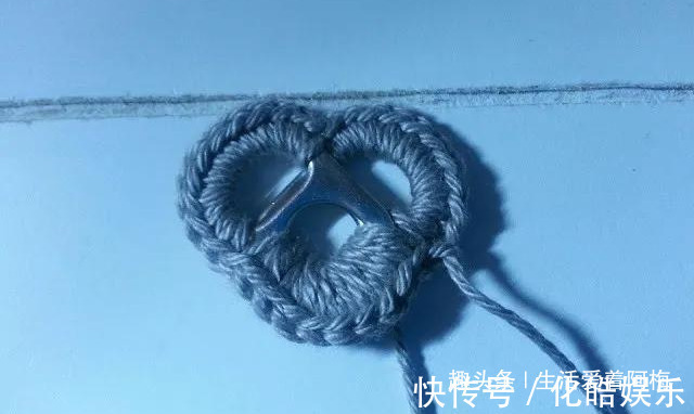 在易拉罐拉环上编织，钩成的包包耐看耐用！DIY变废为宝附教程