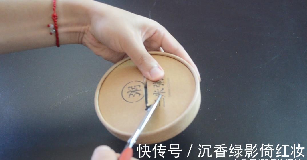 这种圆形打包盒别扔了, 简单改造一下就有大作用, 看完赶紧去试试