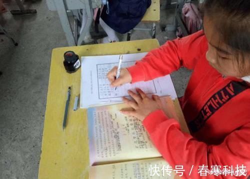练字|小学生“草稿纸”走红,考试被当成“试卷”上交,网友:完全相反