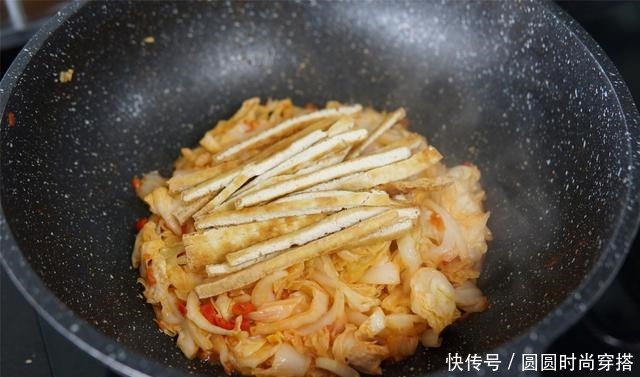  入冬|入冬了，就馋白菜这做法，比辣白菜还下饭，挑食的儿子也抢着吃