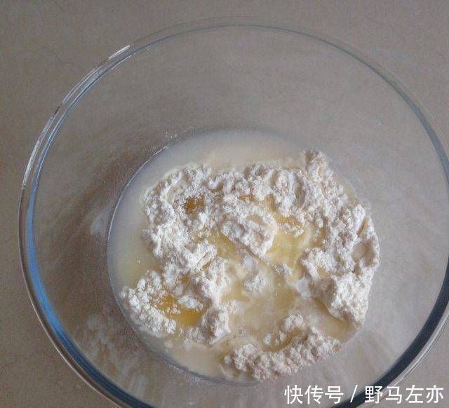 葱油酥|一步一步地,厨房可以做一个如此美味的烤饼