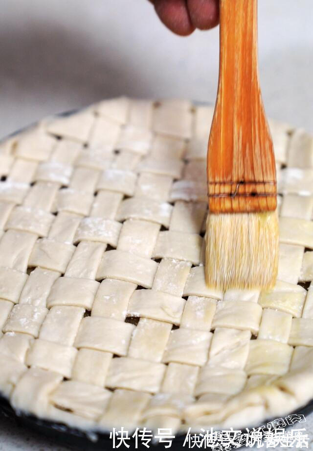 苹果的这个吃法太棒了,外酥里嫩又香甜,关键是做法简单不用和面