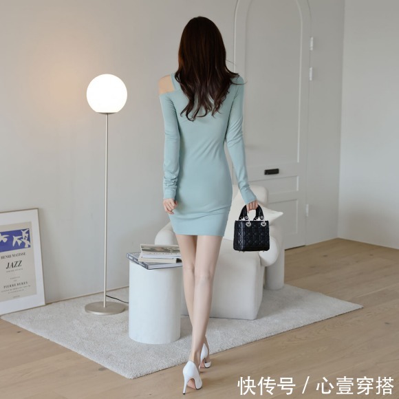 及膝裙|女神孙允珠的时尚搭配:萨拉曼卡涟漪谧蓝吊领及膝裙