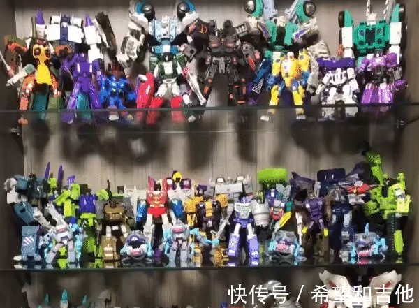 静香|二次元真壕一个玩偶100万,为心仪女仆掷千金,看他月收入懂了