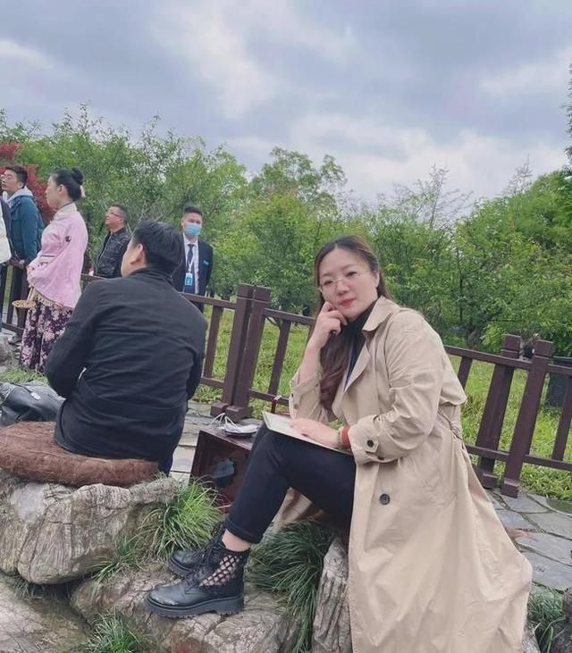 靳慧慧#兰亭书法大奖唯一女书法家:人比作品更漂亮,狂草不输刘洪彪