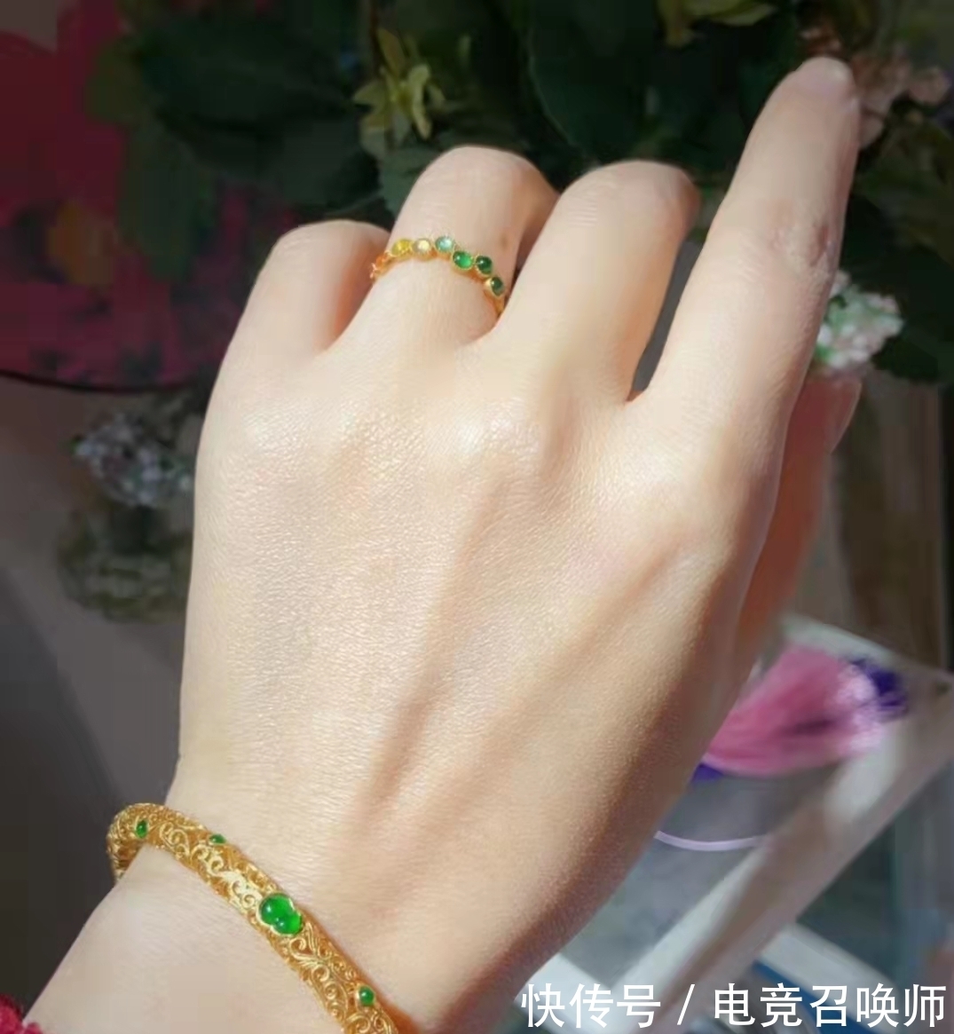 拼凑#七彩翡翠难寻,把颜色拼凑起来的彩虹色泽简直绝了,减龄又显年轻