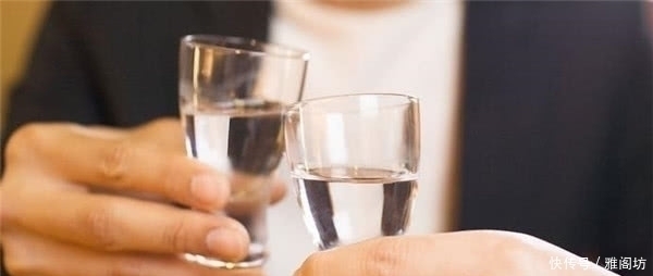 酒精度数|一斤白酒等于多少瓶啤酒醉人的效果不一样,以后你还敢这么喝吗