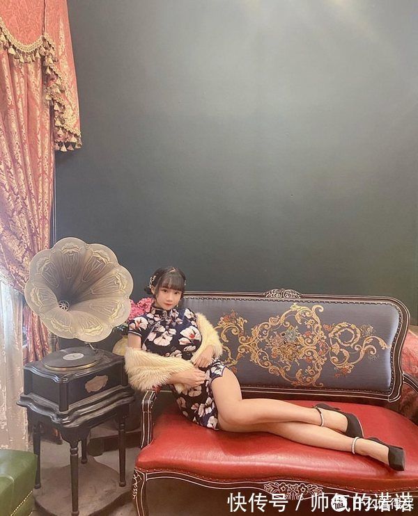 旗袍 丝袜穿搭 篇三:入秋了,传统旗袍和改良旗袍你更喜欢哪一种呢